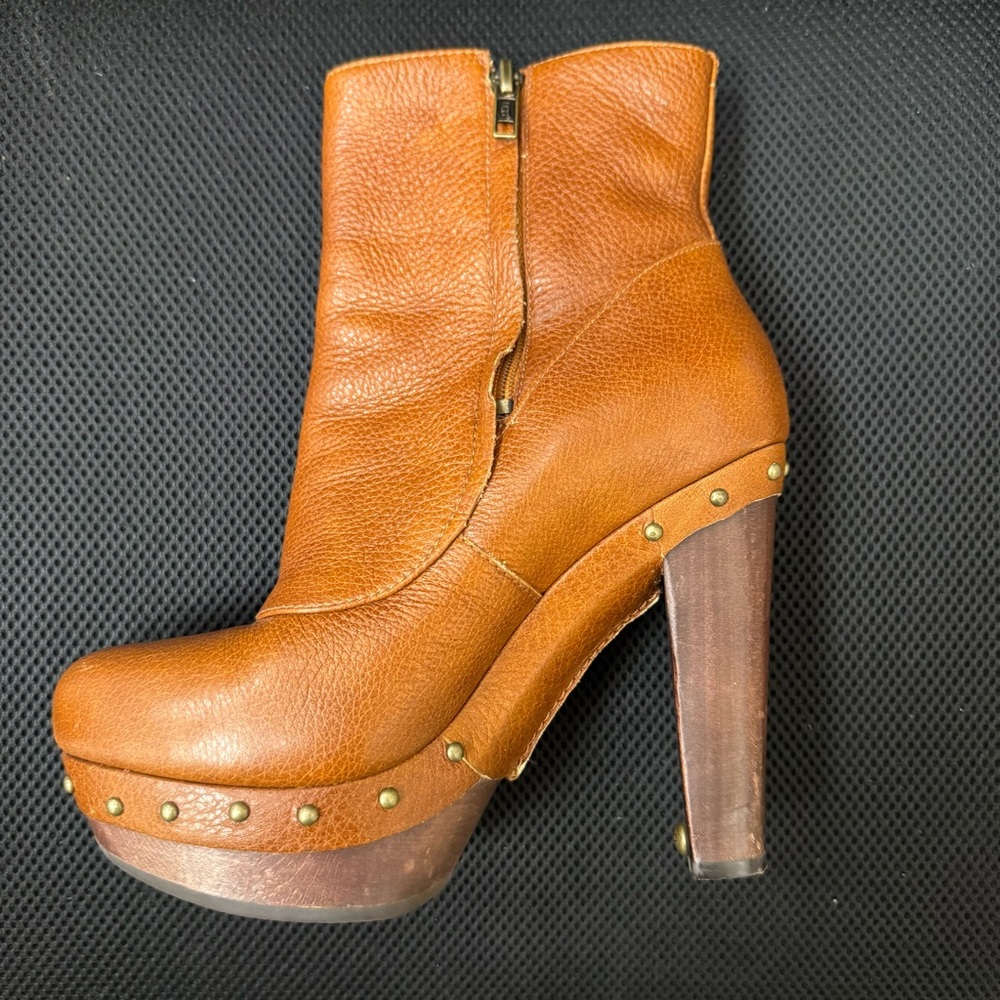 UGG - COSIMA cognac high heel platform pebbled leather bootie w studs Sz 6.5 - Picture 8 of 17